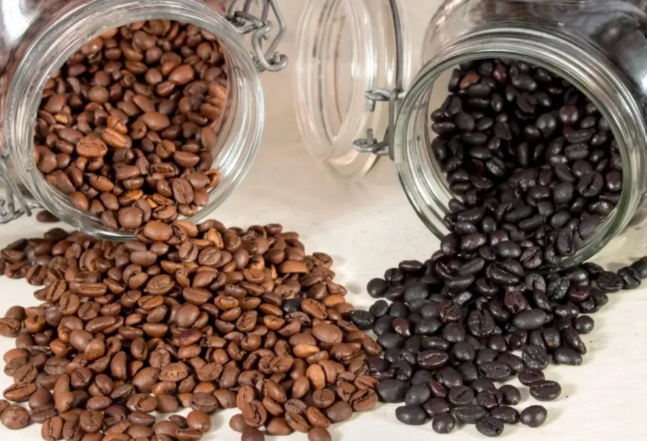 roasted-arabica-and-torrefacto-coffee-beans-in-two-glass-jars